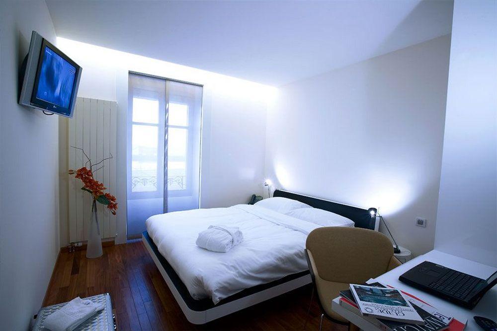 Hotel La Cour Des Augustins Boutique Gallery Design Genf