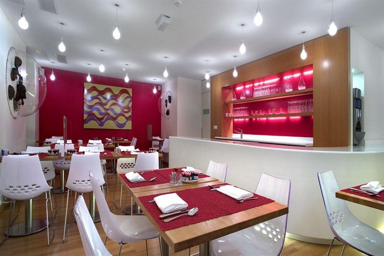 Hotel La Cour Des Augustins Boutique Gallery Design Genf