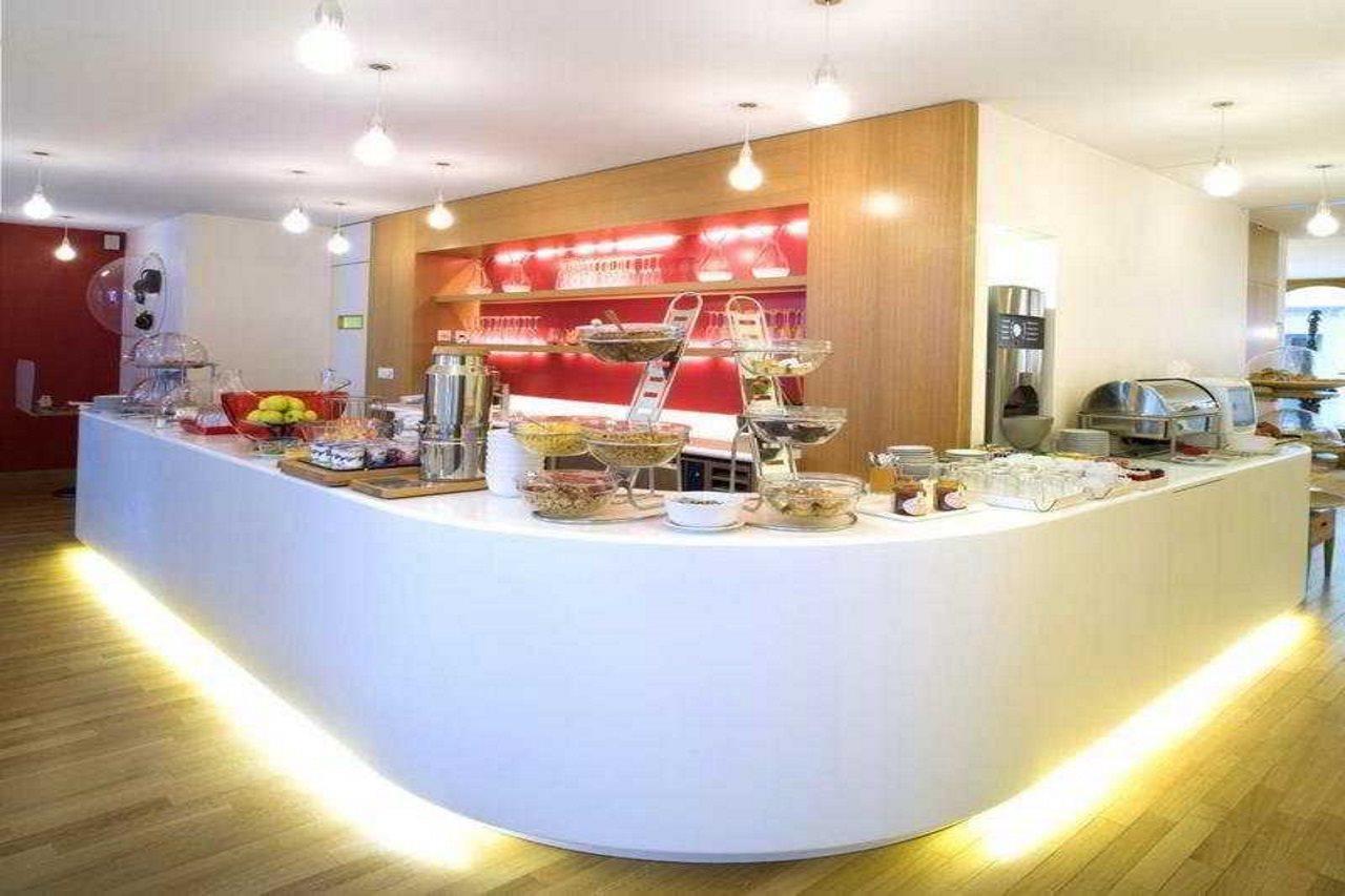 La Cour Des Augustins Boutique Gallery Design Genf