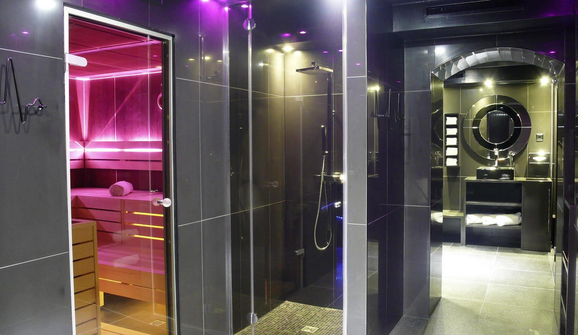 Hotel La Cour Des Augustins Boutique Gallery Design Genf